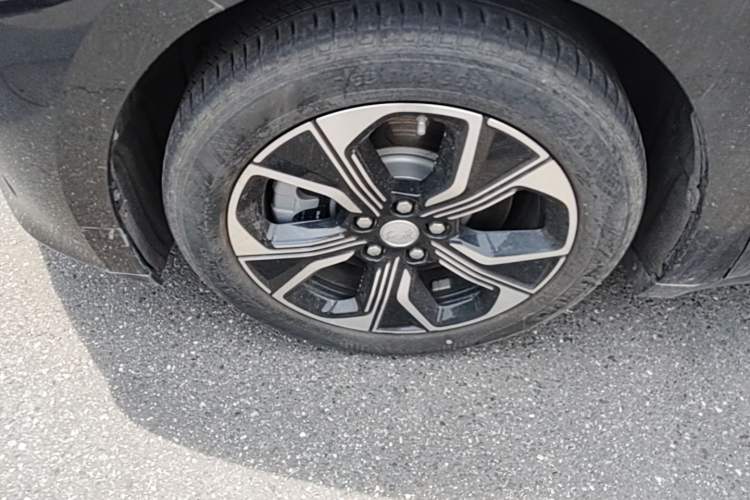 Used Hongqi E-QM5 2023 Base Travel Edition Left Front Wheel Hub