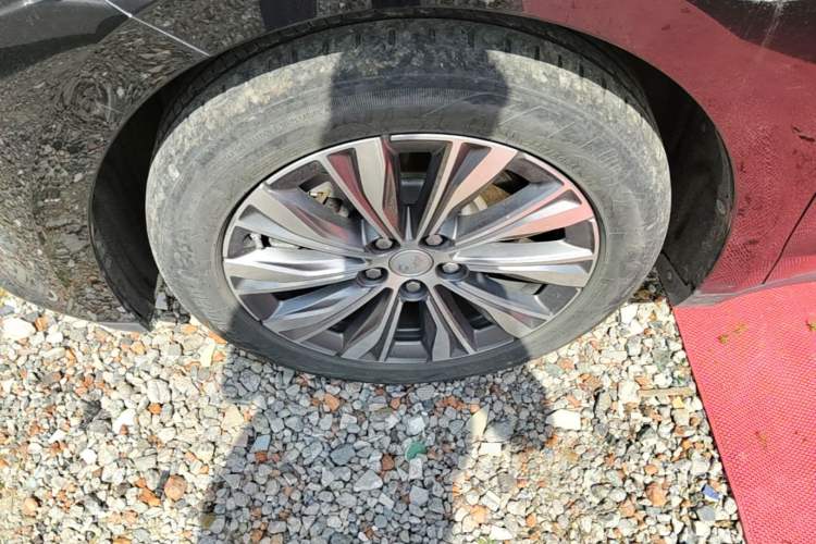 Used Hongqi E-QM5 2023 Base Travel Edition Left Front Wheel Hub