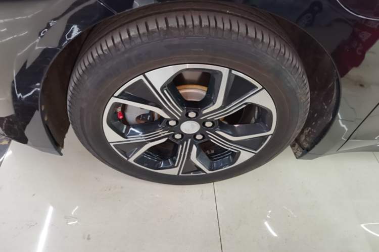 Used Hongqi E-QM5 2023 Base Travel Edition Left Front Wheel Hub