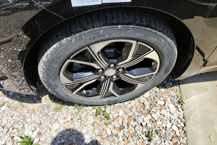 Used Hongqi E-QM5 2023 Revised Version Basic Travel Edition Left Front Wheel Hub