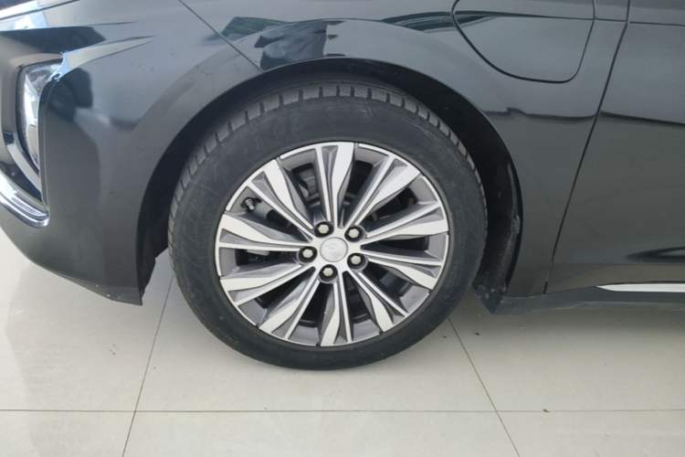 Used Hongqi E-QM5 2023 Revised Version Basic Travel Edition Left Front Wheel Hub