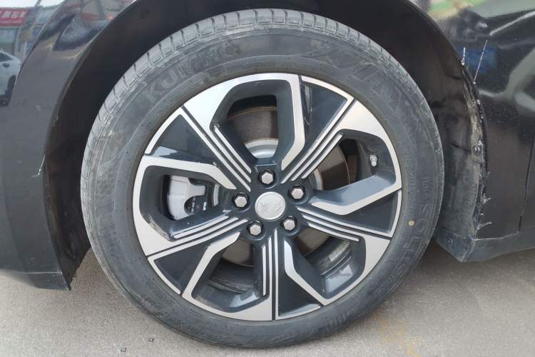 Used Hongqi E-QM5 2023 Revised Version Basic Travel Edition Left Front Wheel Hub