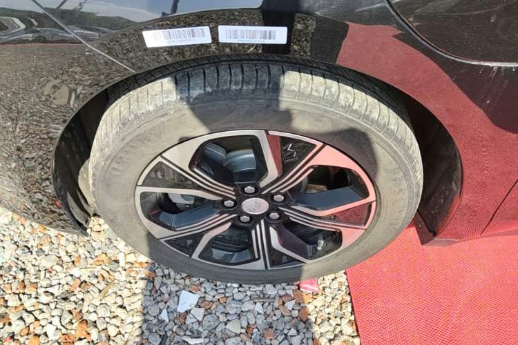 Used Hongqi E-QM5 2023 Revised Version Basic Travel Edition Left Front Wheel Hub