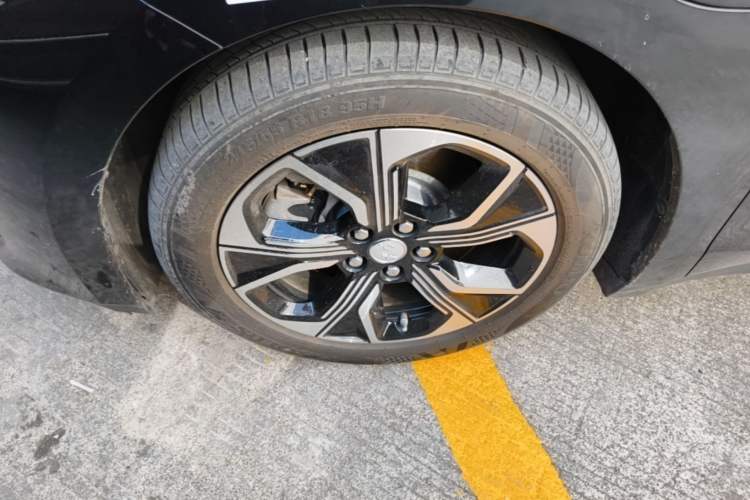 Used Hongqi E-QM5 2023 Revised Version Basic Travel Edition Left Front Wheel Hub