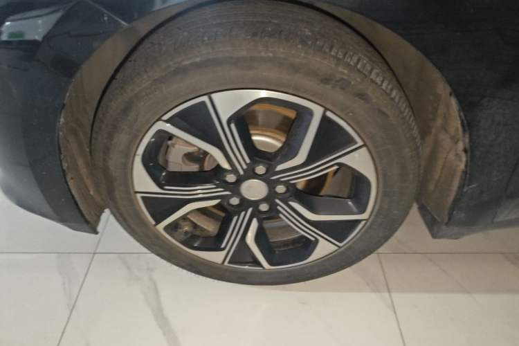 Used Hongqi E-QM5 2023 Revised Version Basic Travel Edition Left Front Wheel Hub