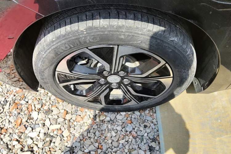 Used Hongqi E-QM5 2023 Revised Version Basic Travel Edition Left Front Wheel Hub