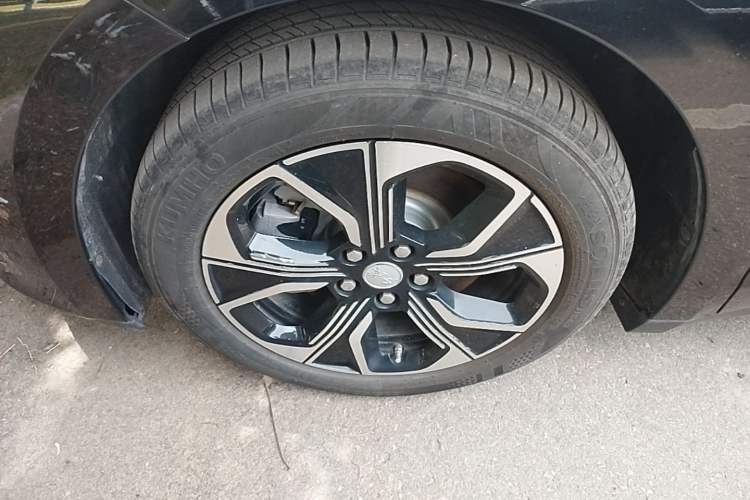 Used Hongqi E-QM5 2023 Revised Version Basic Travel Edition Left Front Wheel Hub