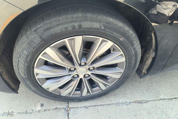 Used Hongqi E-QM5 2023 Base Travel Edition Left Front Wheel Hub