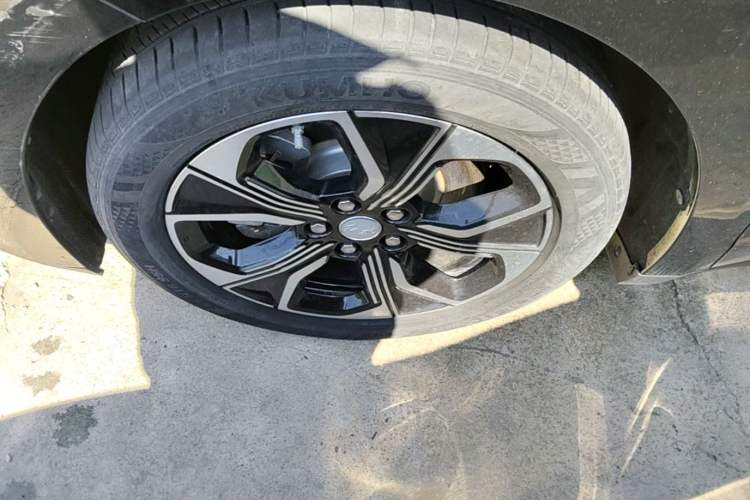 Used Hongqi E-QM5 2023 Revised Version Basic Travel Edition Left Front Wheel Hub