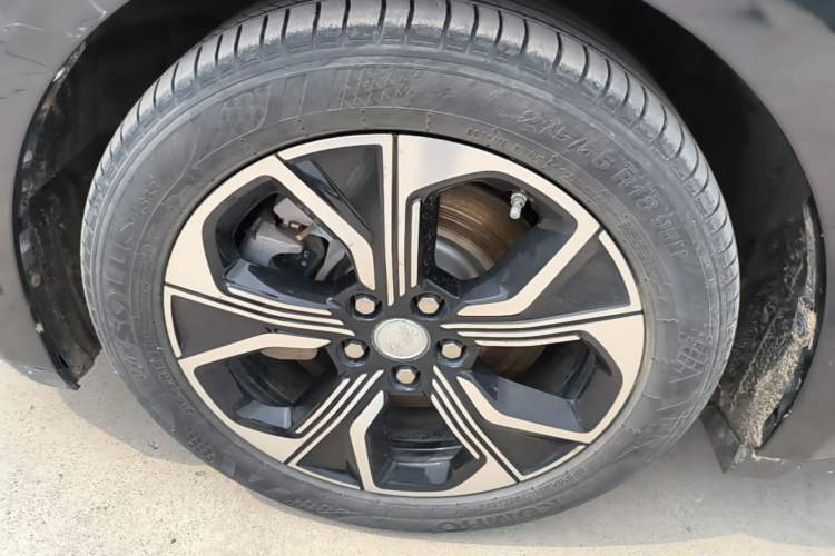 Used Hongqi E-QM5 2023 Revised Version Basic Travel Edition Left Front Wheel Hub