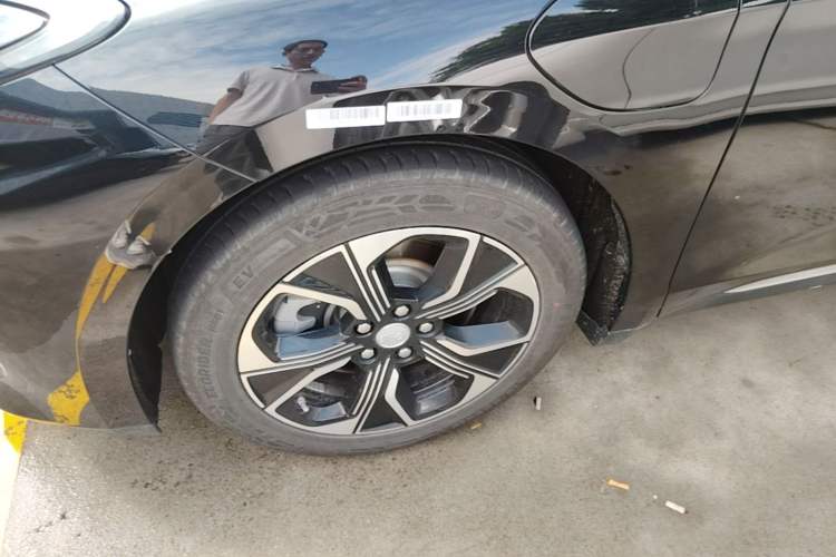 Used Hongqi E-QM5 2023 Revised Version Basic Travel Edition Left Front Wheel Hub
