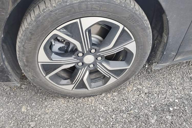 Used Hongqi E-QM5 2023 Revised Version Basic Travel Edition Left Front Wheel Hub