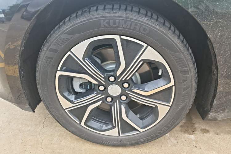 Used Hongqi E-QM5 2023 Revised Version Basic Travel Edition Left Front Wheel Hub