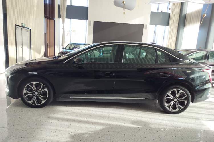 Used Hongqi E-QM5 2023 Revised Version Basic Travel Edition Left Side