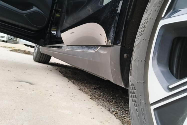 Used Hongqi E-QM5 2023 Revised Version Basic Travel Edition Left Side Sill