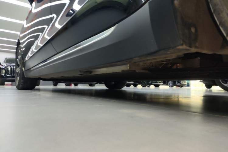 Used Hongqi E-QM5 2023 Revised Version Basic Travel Edition Left Side Sill