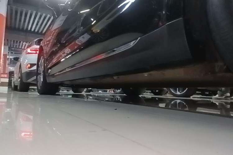 Used Hongqi E-QM5 2023 560km PLUS Left Side Sill
