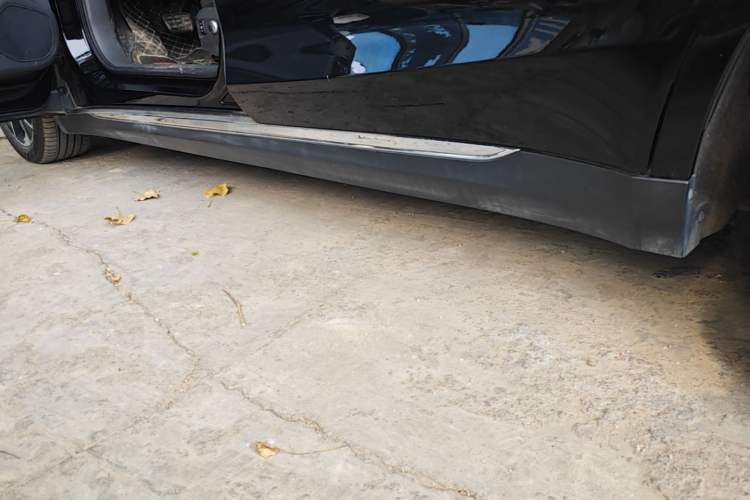 Used Hongqi E-QM5 2023 Revised Version Basic Travel Edition Left Side Sill