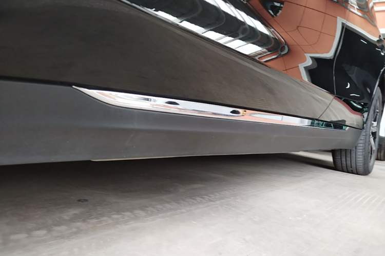 Used Hongqi E-QM5 2023 Revised Version Basic Travel Edition Left Side Sill