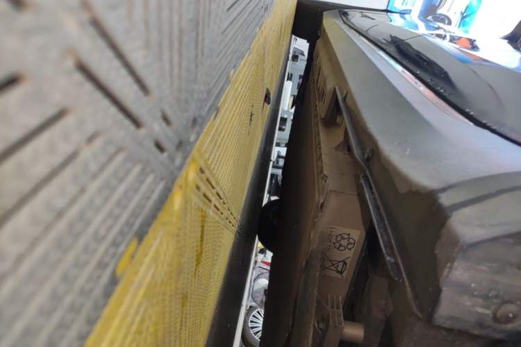 Used Hongqi E-QM5 2023 Revised Version Basic Travel Edition Left Side Sill