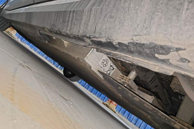 Used Hongqi E-QM5 2023 Revised Version Basic Travel Edition Left Side Sill