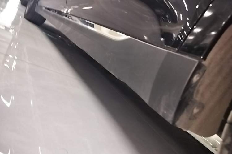 Used Hongqi E-QM5 2023 Revised Version Basic Travel Edition Left Side Sill