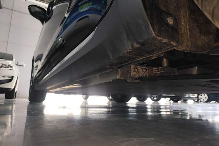 Used Hongqi E-QM5 2023 Revised Version Basic Travel Edition Left Side Sill