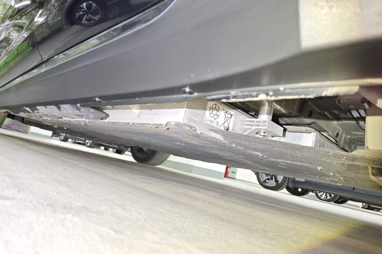 Used Hongqi E-QM5 2023 Revised Version Basic Travel Edition Left Side Sill