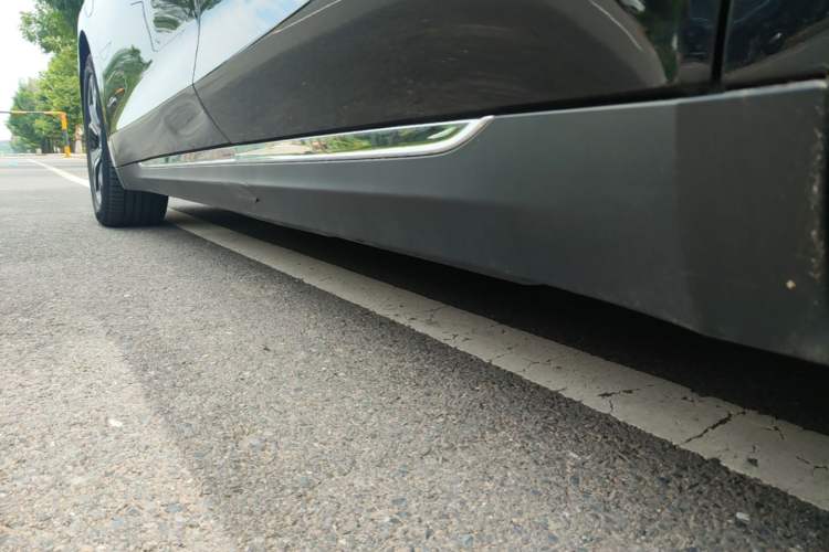 Used Hongqi E-QM5 2023 Revised Version Basic Travel Edition Left Side Sill