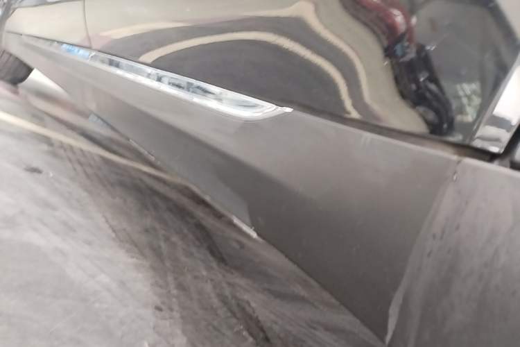 Used Hongqi E-QM5 2023 Revised Version Basic Travel Edition Left Side Sill