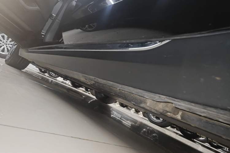 Used Hongqi E-QM5 2023 Base Travel Edition Left Side Sill