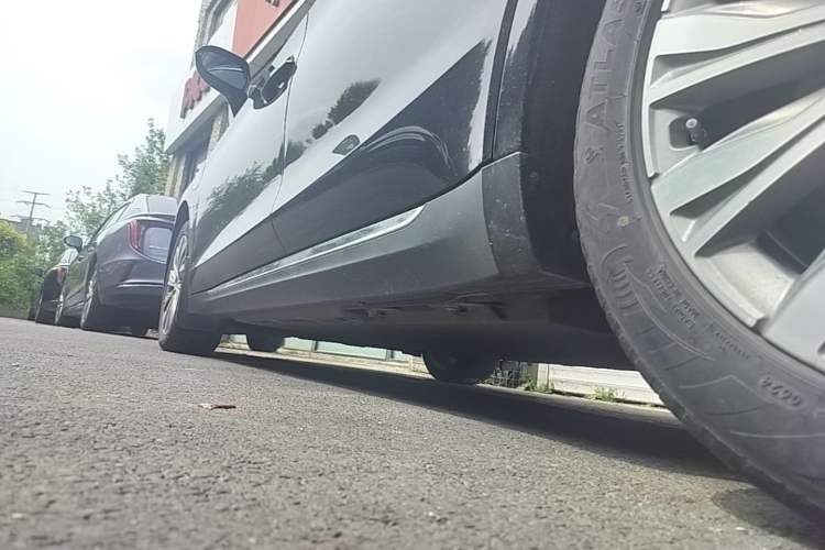 Used Hongqi E-QM5 2023 620km PLUS Left Side Sill