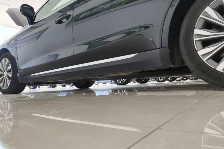 Used Hongqi E-QM5 2023 Revised Version Basic Travel Edition Left Side Sill