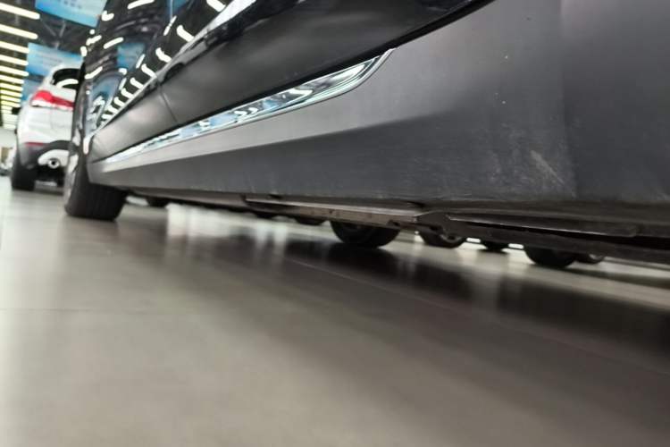 Used Hongqi E-QM5 2023 Revised Version Basic Travel Edition Left Side Sill