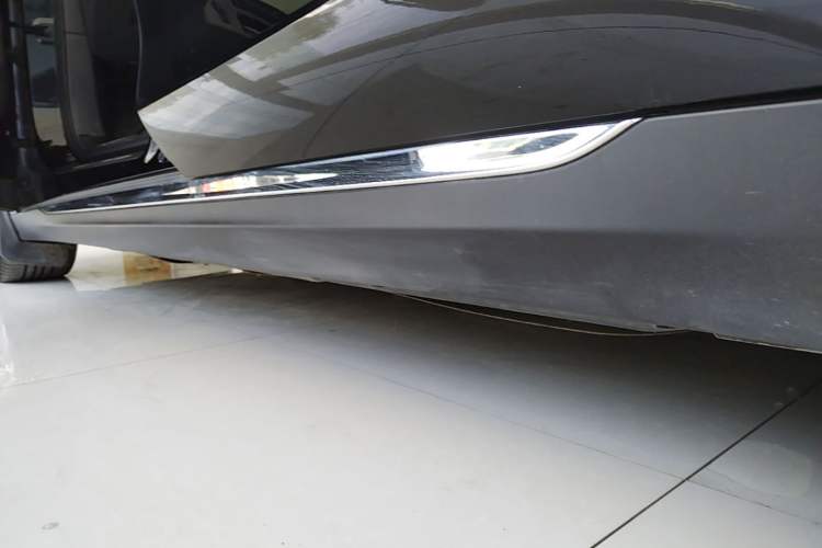 Used Hongqi E-QM5 2023 620km PLUS Left Side Sill