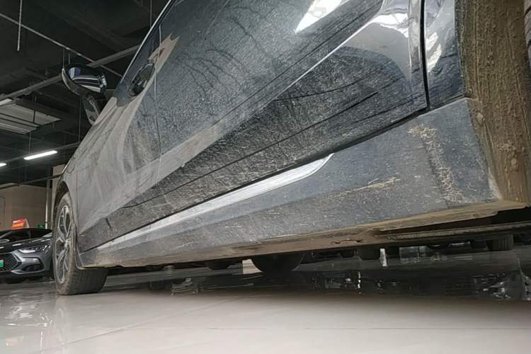 Used Hongqi E-QM5 2023 Revised Version Basic Travel Edition Left Side Sill