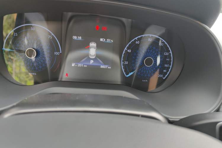 Used Hongqi E-QM5 2023 Revised Version Basic Travel Edition Odometer Close Up