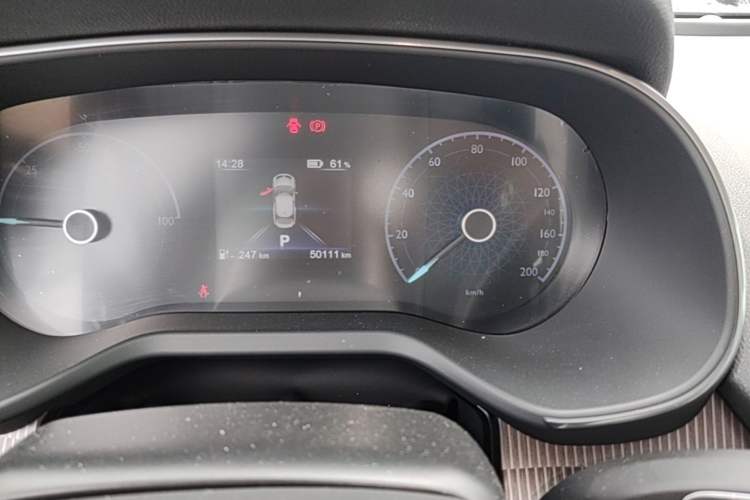 Used Hongqi E-QM5 2023 Revised Version Basic Travel Edition Odometer Close Up