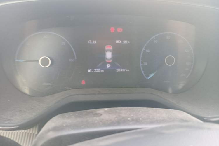 Used Hongqi E-QM5 2023 Base Travel Edition Odometer Close Up