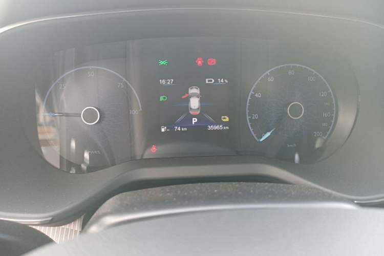 Used Hongqi E-QM5 2023 Base Travel Edition Odometer Close Up