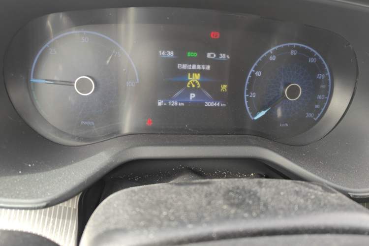 Used Hongqi E-QM5 2023 Revised Version Basic Travel Edition Odometer Close Up