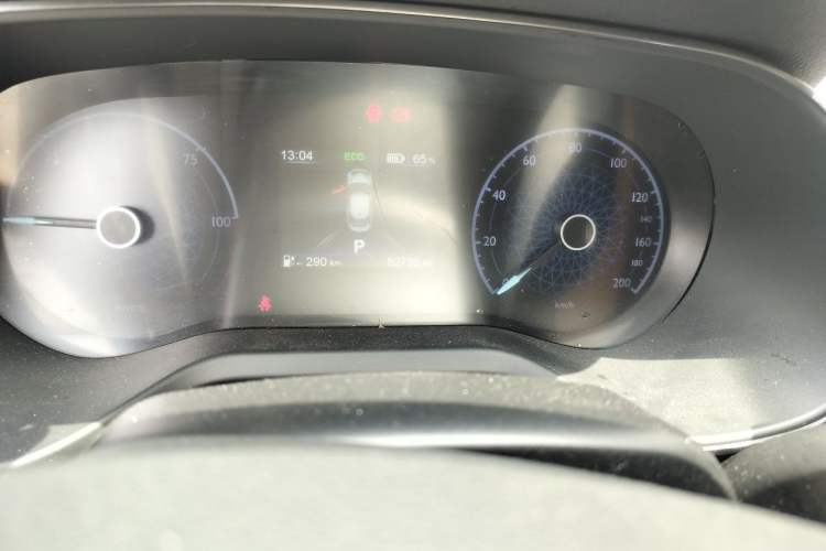 Used Hongqi E-QM5 2023 Revised Version Basic Travel Edition Odometer Close Up