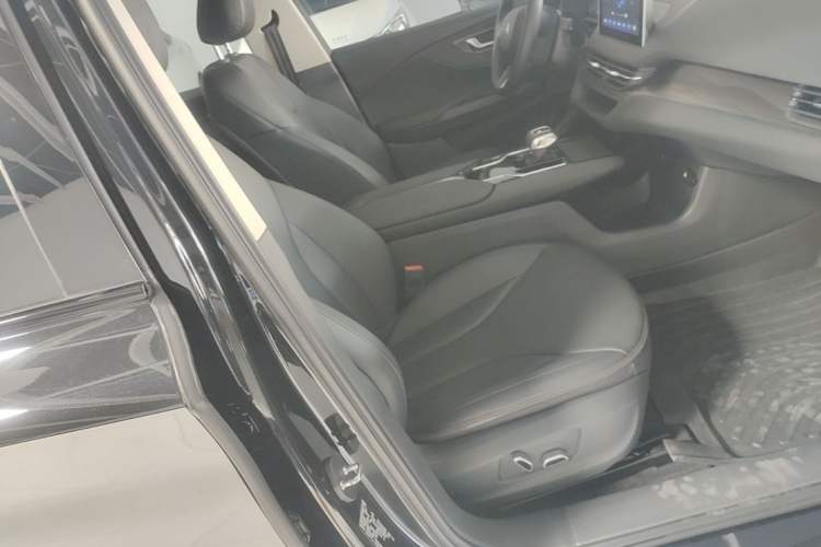 Used Hongqi E-QM5 2023 Revised Version Basic Travel Edition Right Front Seat
