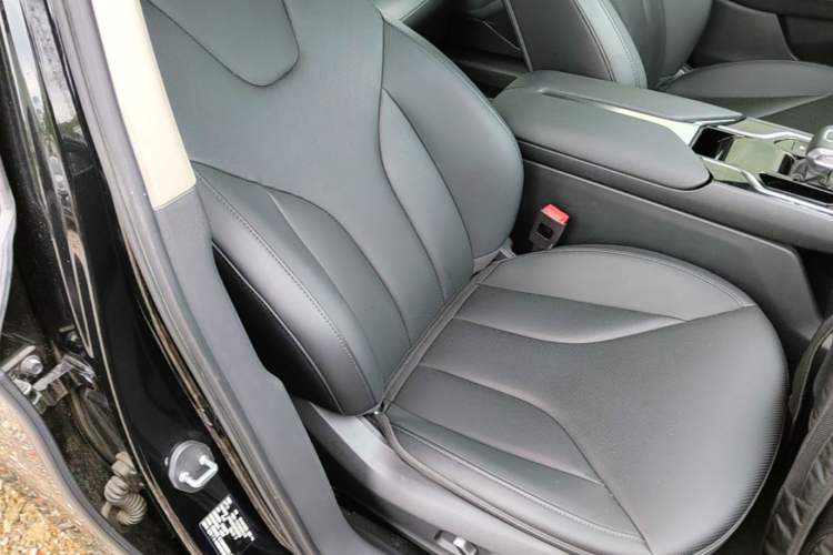 Used Hongqi E-QM5 2023 Revised Version Basic Travel Edition Right Front Seat