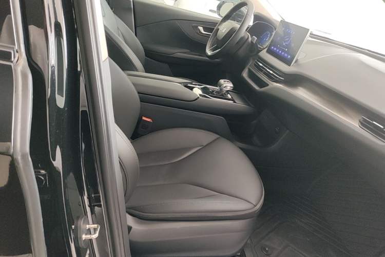 Used Hongqi E-QM5 2023 Revised Version Basic Travel Edition Right Front Seat