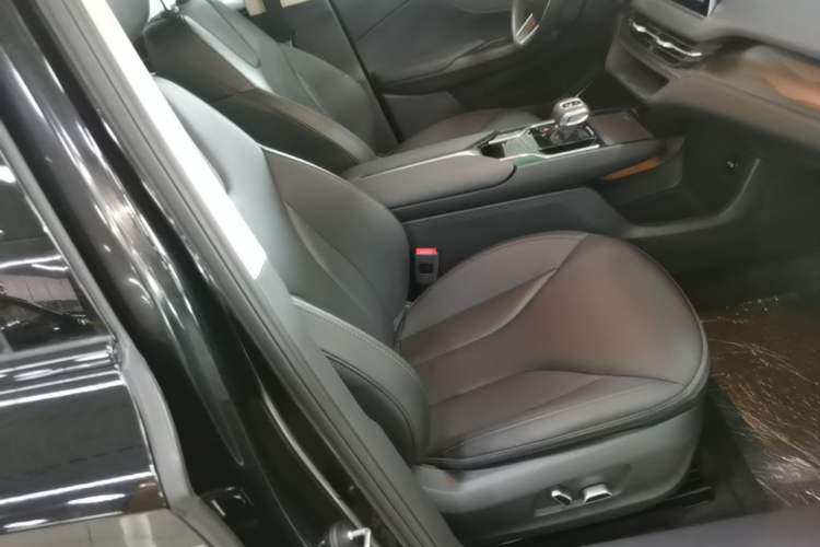 Used Hongqi E-QM5 2023 Revised Version Basic Travel Edition Right Front Seat