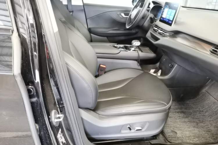 Used Hongqi E-QM5 2023 Revised Version Basic Travel Edition Right Front Seat
