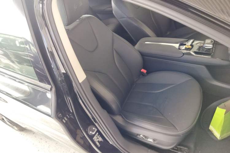 Used Hongqi E-QM5 2023 Revised Version Basic Travel Edition Right Front Seat
