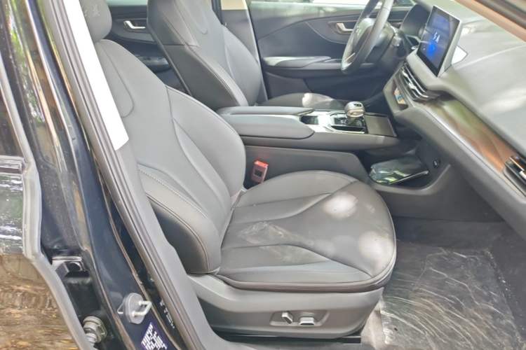 Used Hongqi E-QM5 2023 Revised Version Basic Travel Edition Right Front Seat