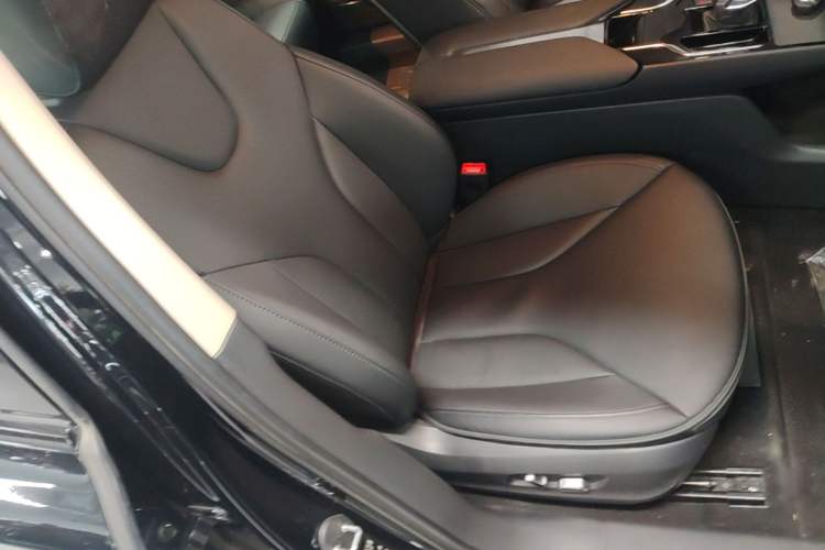 Used Hongqi E-QM5 2023 Revised Version Basic Travel Edition Right Front Seat